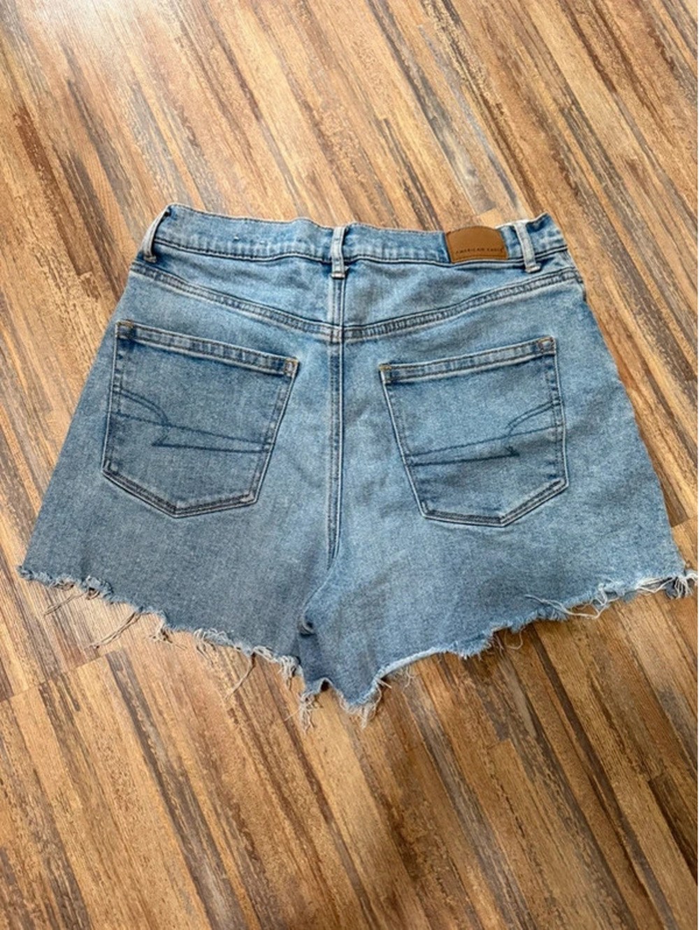 American Eagle the highest rise 90’s boyfriend short size 10
